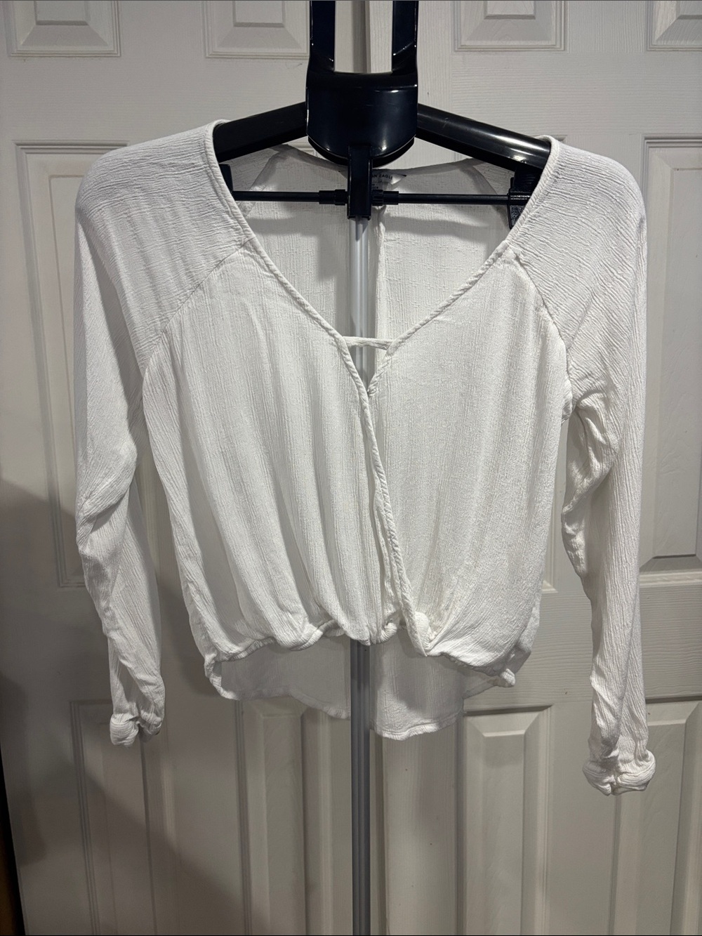 American Eagle Outfitters White Long-Sleeve V-Neck Blouse